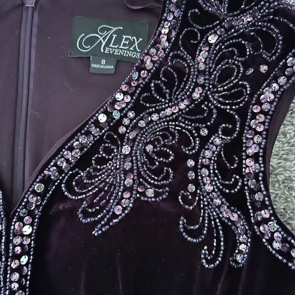 Alex Evening Gorgeous Beaded Deep Purple Stretch Velvet Formal Dress size 8 - Picture 7 of 11